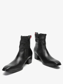 Bottines Chelsea pour hommes en cuir de vache noir à bout pointu et boucle pour bal de promo