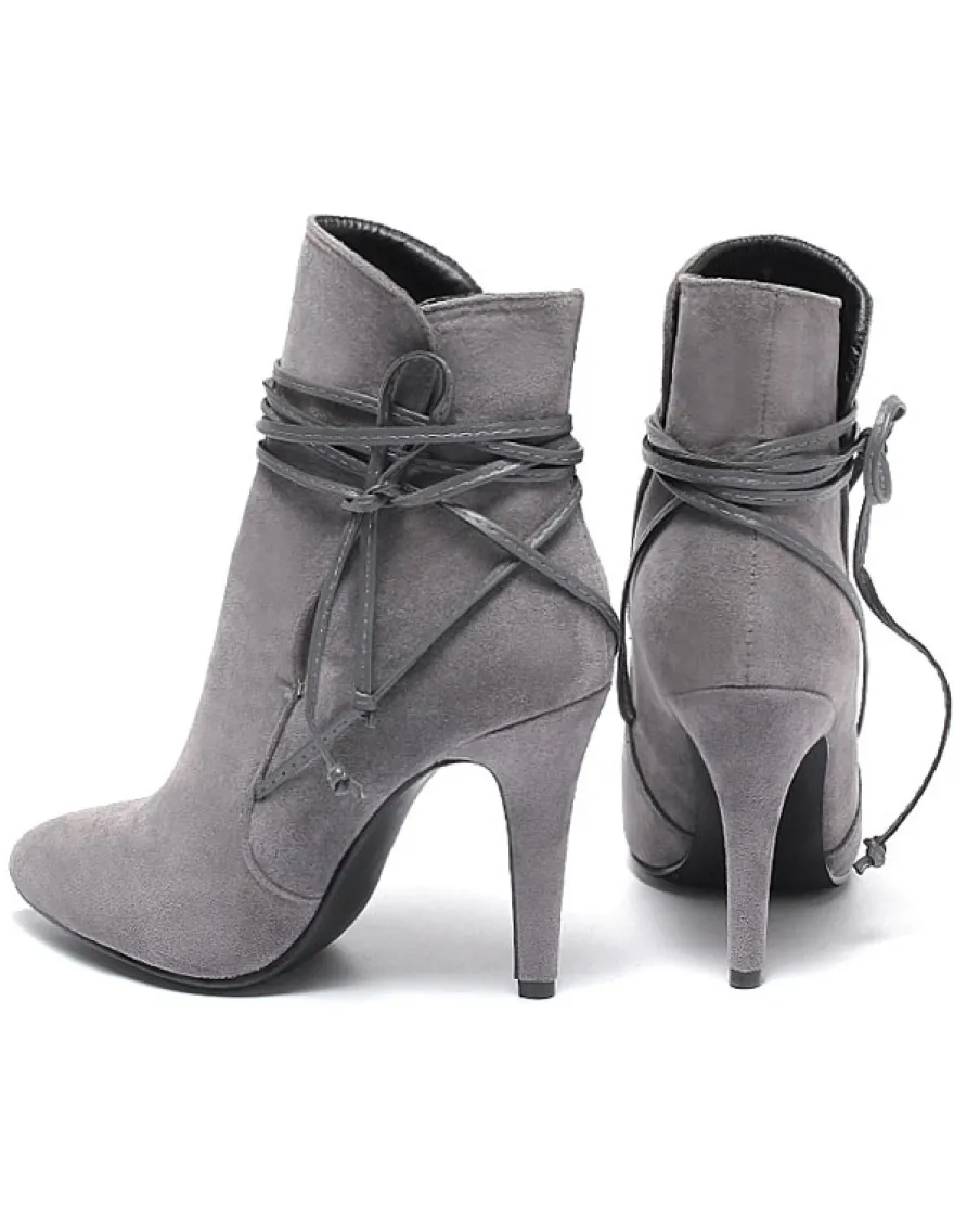 Bottines courtes à lanières à bout pointu en daim noir