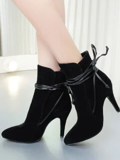 Bottines courtes à lanières à bout pointu en daim noir