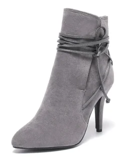 Bottines courtes à lanières à bout pointu en daim noir