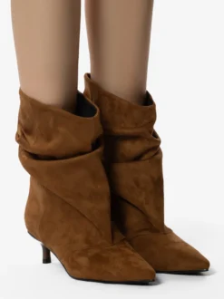 Bottines en daim à bout pointu et talon chaton