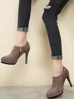 Bottines Femme Noir Micro Daim Bout Pointu Détails Métalliques Talon Aiguille Zip Latéral Bottines