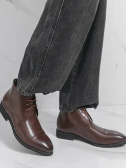 Bottines marron pour homme bout rond lacets style Chukka