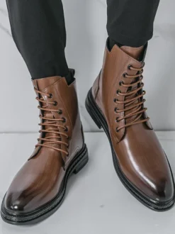 Bottines marron pour homme bout rond lacets style combat