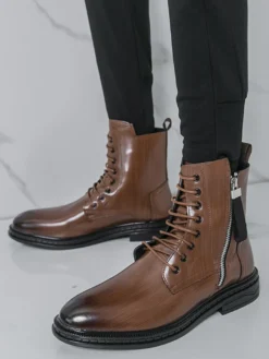 Bottines marron pour homme bout rond lacets style combat