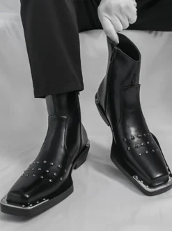 Bottines noires à bout carré et talon compensé clouté pour hommes