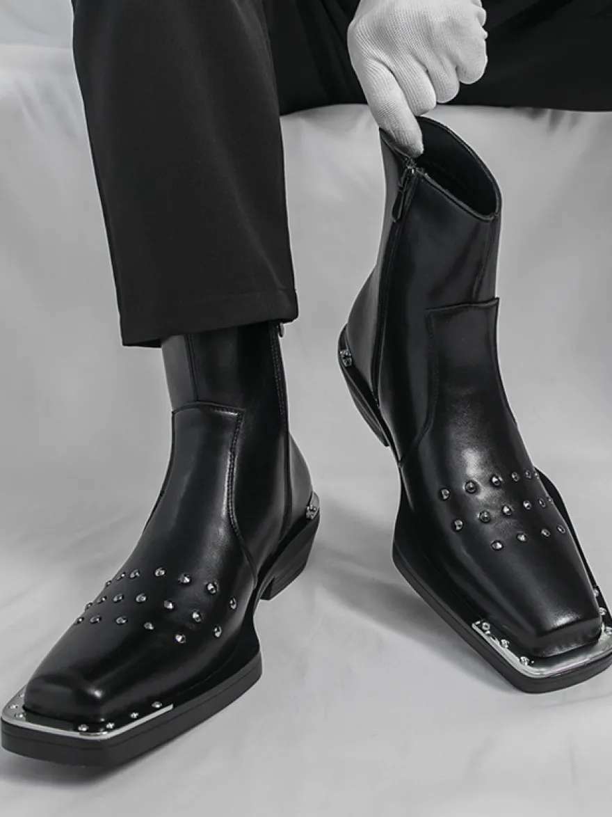 Bottines noires à bout carré et talon compensé clouté pour hommes