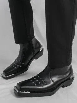Bottines noires à bout carré et talon compensé clouté pour hommes