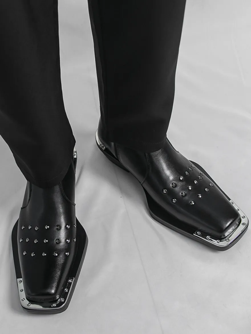 Bottines noires à bout carré et talon compensé clouté pour hommes
