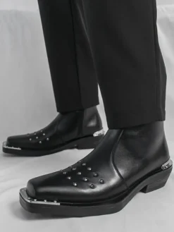 Bottines noires à bout carré et talon compensé clouté pour hommes