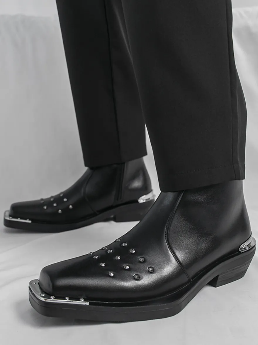 Bottines noires à bout carré et talon compensé clouté pour hommes
