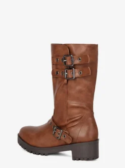 Bottines noires à bout rond et talon compensé ornées d'une boucle
