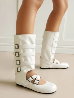 Bottines noires à bout rond pour femme style plates avec boucle et découpes