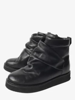 Bottines noires décontractées à bout rond et plateforme froncée