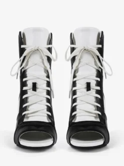 Bottines noires à lacets et bout ouvert pour femme