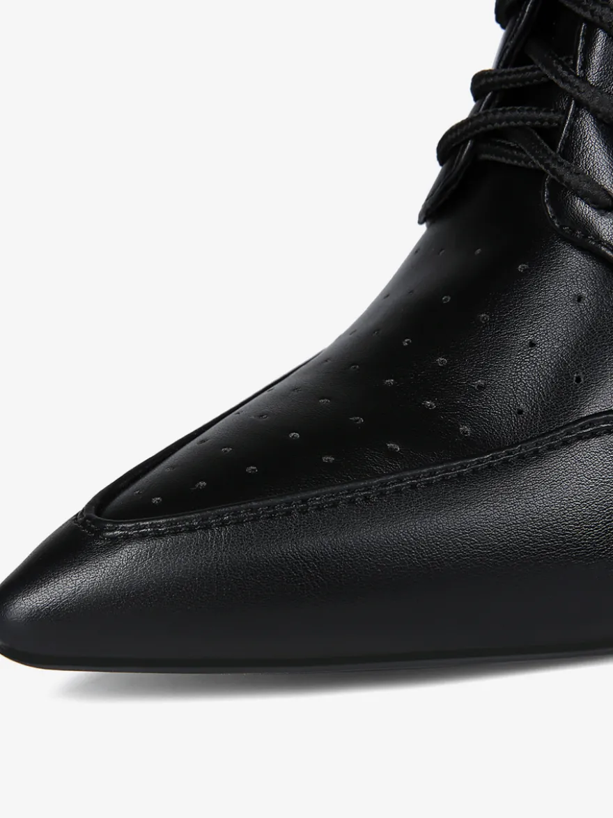 Bottines noires à talons aiguilles et bout pointu à lacets