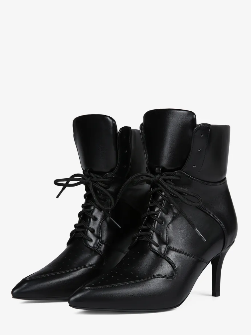 Bottines noires à talons aiguilles et bout pointu à lacets