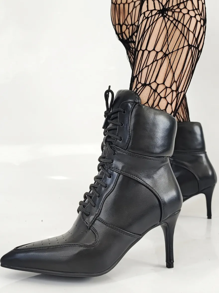 Bottines noires à talons aiguilles et bout pointu à lacets