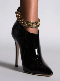 Bottines noires à talons hauts et détails chaîne talons aiguilles