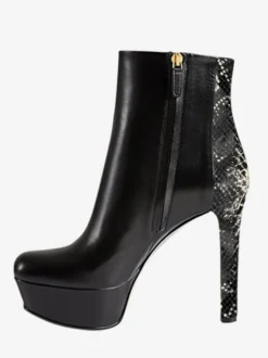 Bottines à plateforme noires et à talons hauts et bout rond