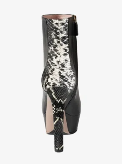 Bottines à plateforme noires et à talons hauts et bout rond
