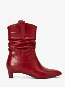 Bottines rouges à talon chaton et bout pointu