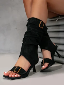 Bottines sandales en daim à bout ouvert et boucle talons hauts