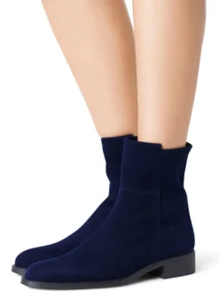 Bottines à talon plat en daim bleu foncé