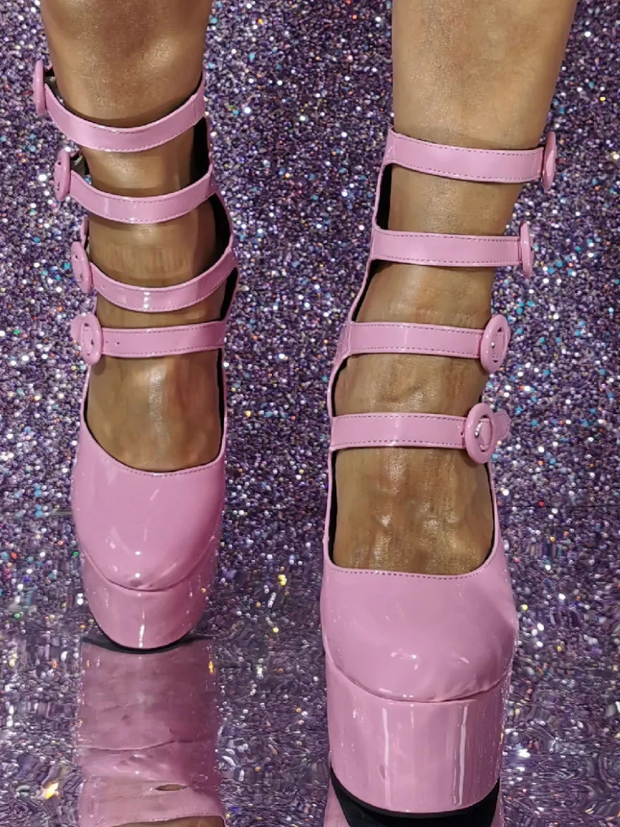 Bottines à talons hauts roses avec boucle et plateforme découpées à talons blocs