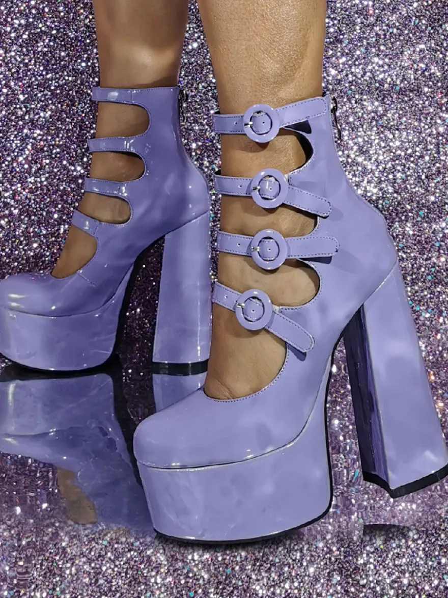 Bottines à talons hauts roses avec boucle et plateforme découpées à talons blocs