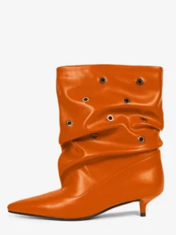 Bottines violettes à petit talon pointu et découpes métalliques