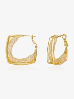 Boucles d'oreilles argentées pour adulte style géométrique européen décontracté. Bijou de tous les jours.