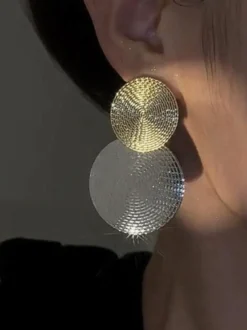 Boucles d'oreilles bicolores pour adulte style européen décontracté forme géométrique ronde. Bijou du quotidien