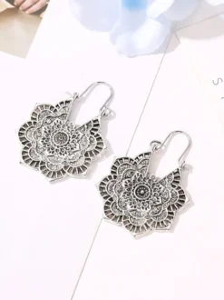 Boucles d'oreilles bohèmes à fleurs creuses pour femmes 2026