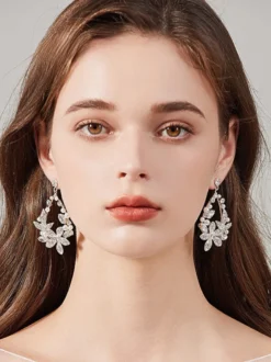 Boucles d'oreilles de mariage en strass et métal percé bijoux de mariée