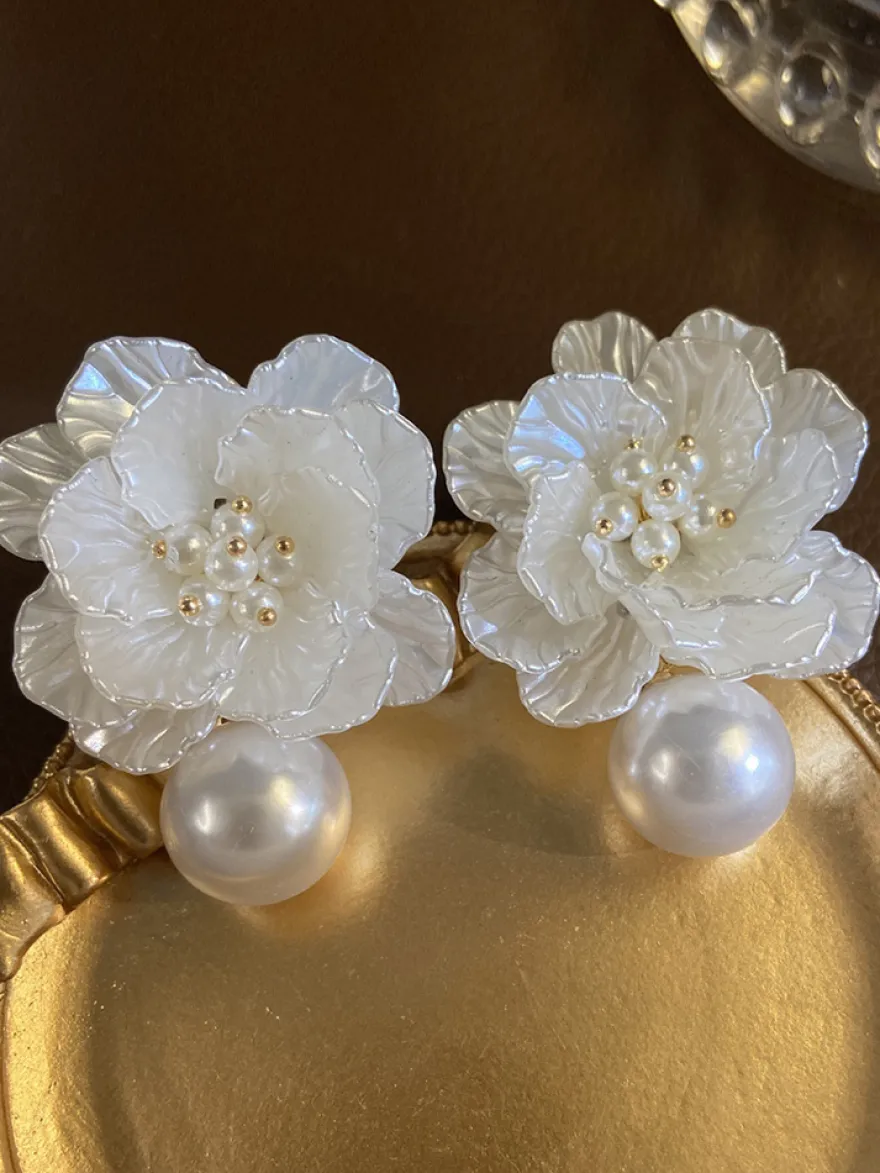 Boucles d'oreilles de mariée en métal et diamants pour bijoux de mariage