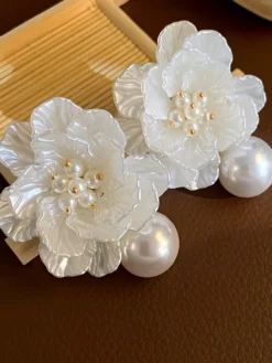 Boucles d'oreilles de mariée en métal et diamants pour bijoux de mariage
