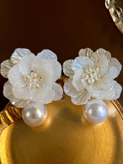 Boucles d'oreilles de mariée en métal et diamants pour bijoux de mariage