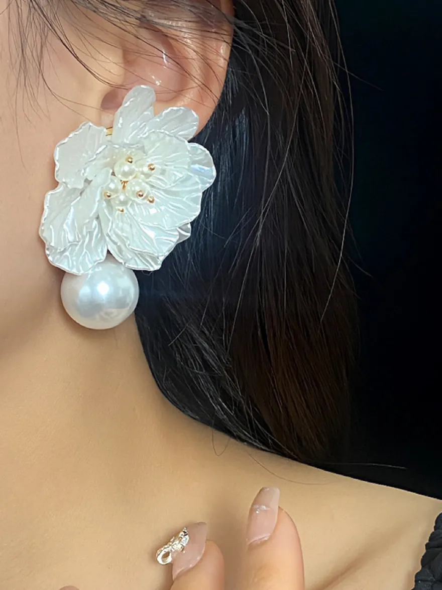 Boucles d'oreilles de mariée en métal et diamants pour bijoux de mariage