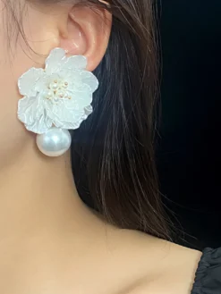 Boucles d'oreilles de mariée en métal et diamants pour bijoux de mariage