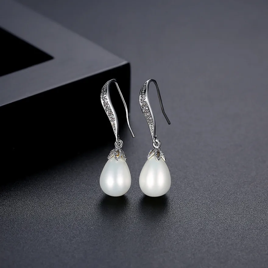 Boucles d'oreilles Goujon fête de mariage métallique blanc Cubic Zirconia