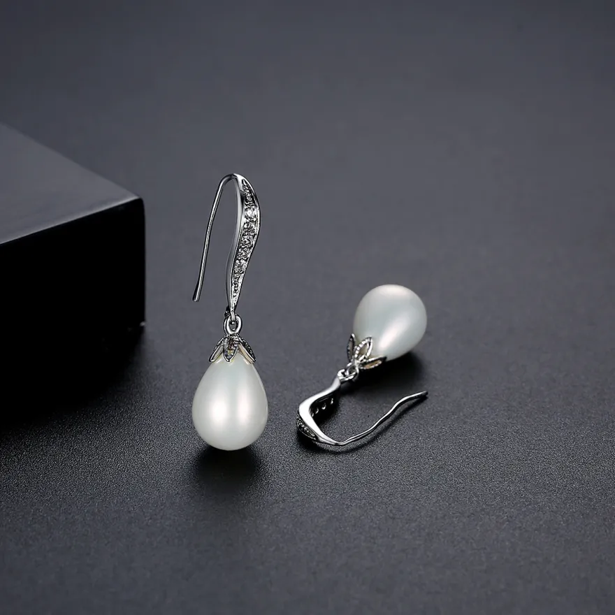 Boucles d'oreilles Goujon fête de mariage métallique blanc Cubic Zirconia