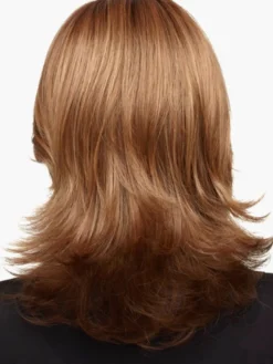 Boucles mi-longues marron clair aux extrémités