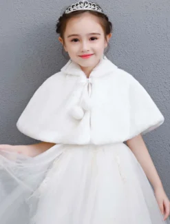 Cape de fille de fleur fille fausse fourrure ivoire