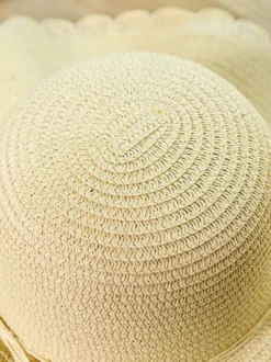 Chapeau de paille à large bord pour femme protection solaire idéal pour la plage collection été 2026