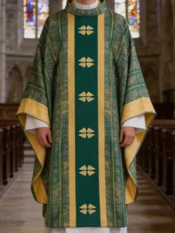 Chasuble de prêtre gothique verte avec croix brodée pour la messe style médiéval rétro vêtements liturgiques pour le clergé
