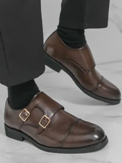 Chaussures à boucle noires à bout rond et détail de boucle chaussures décontractées