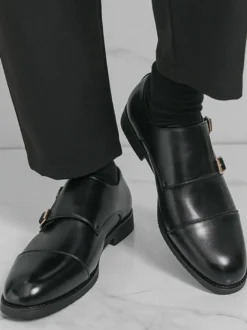 Chaussures à boucle noires à bout rond et détail de boucle chaussures décontractées