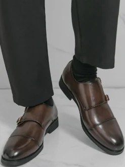 Chaussures à boucle noires à bout rond et détail de boucle chaussures décontractées