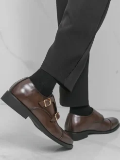 Chaussures à boucle noires à bout rond et détail de boucle chaussures décontractées